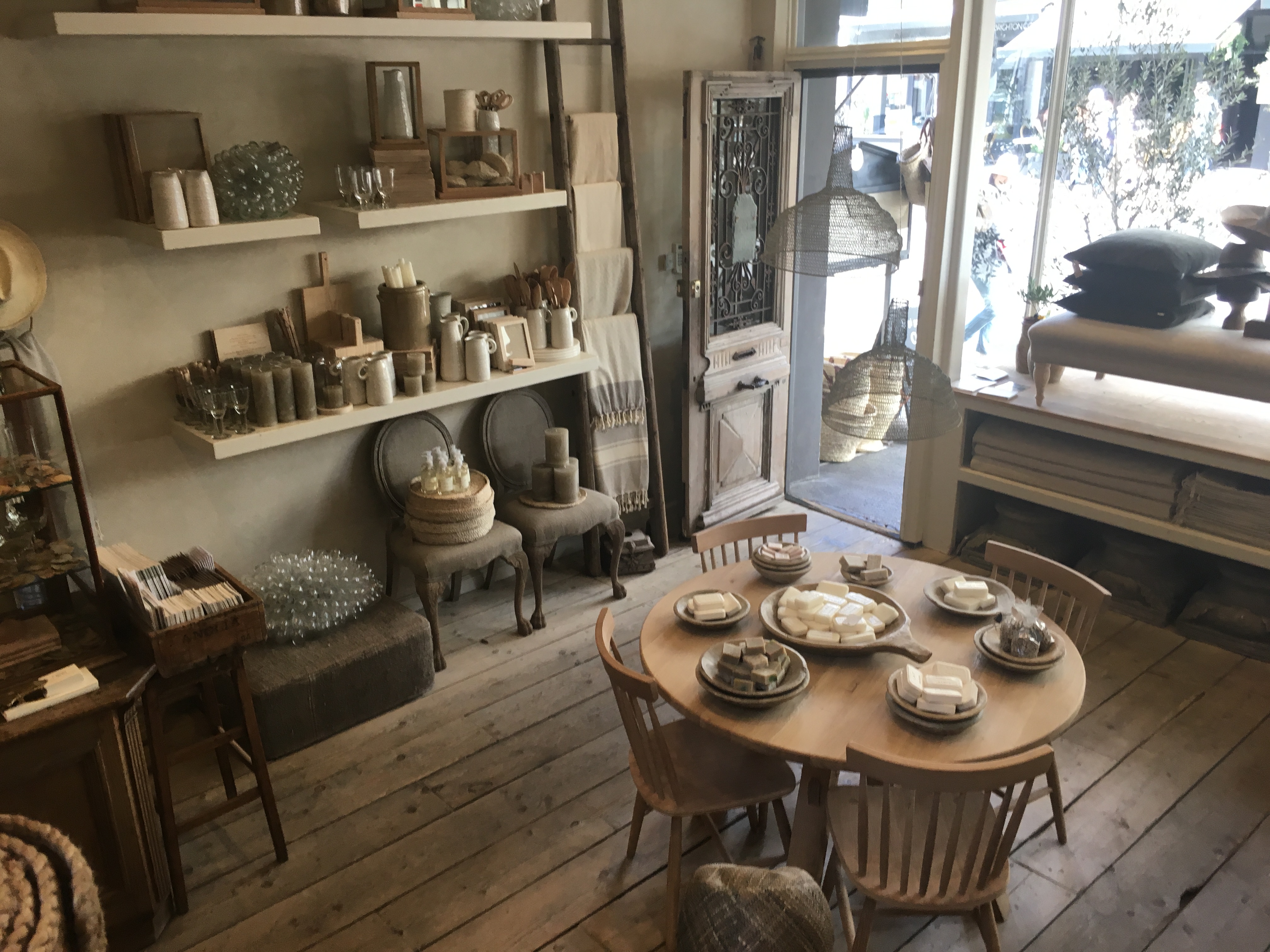 i gigi General Store